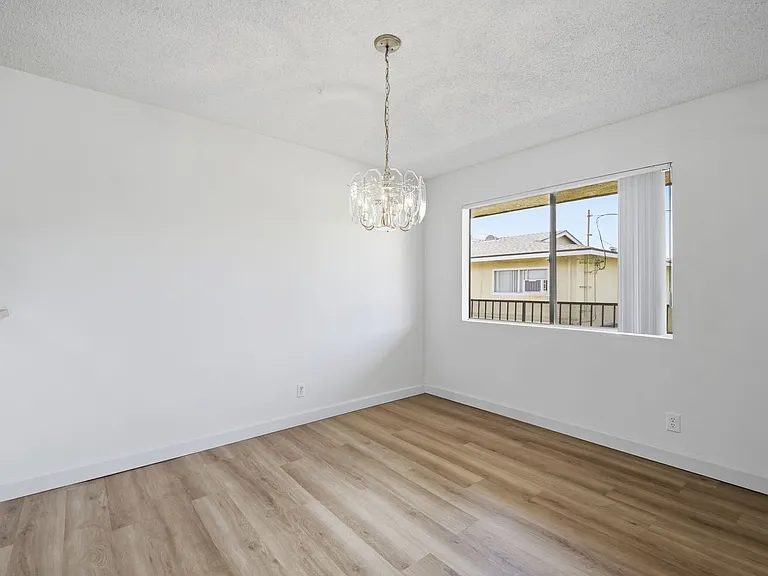 1527 Palm Ave — Photo 7