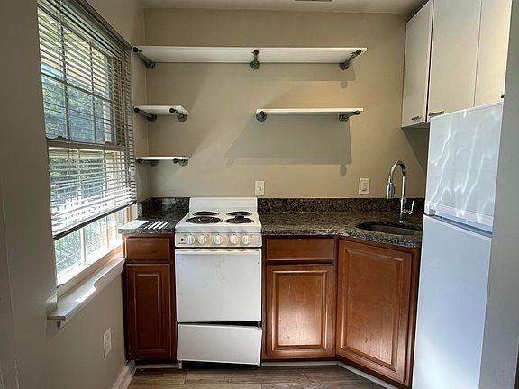 2nd image of 601 Janette Ave SW APT 5
