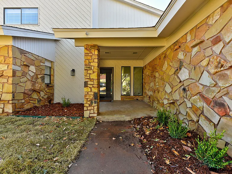 3208 Castlerock Rd — Photo 2
