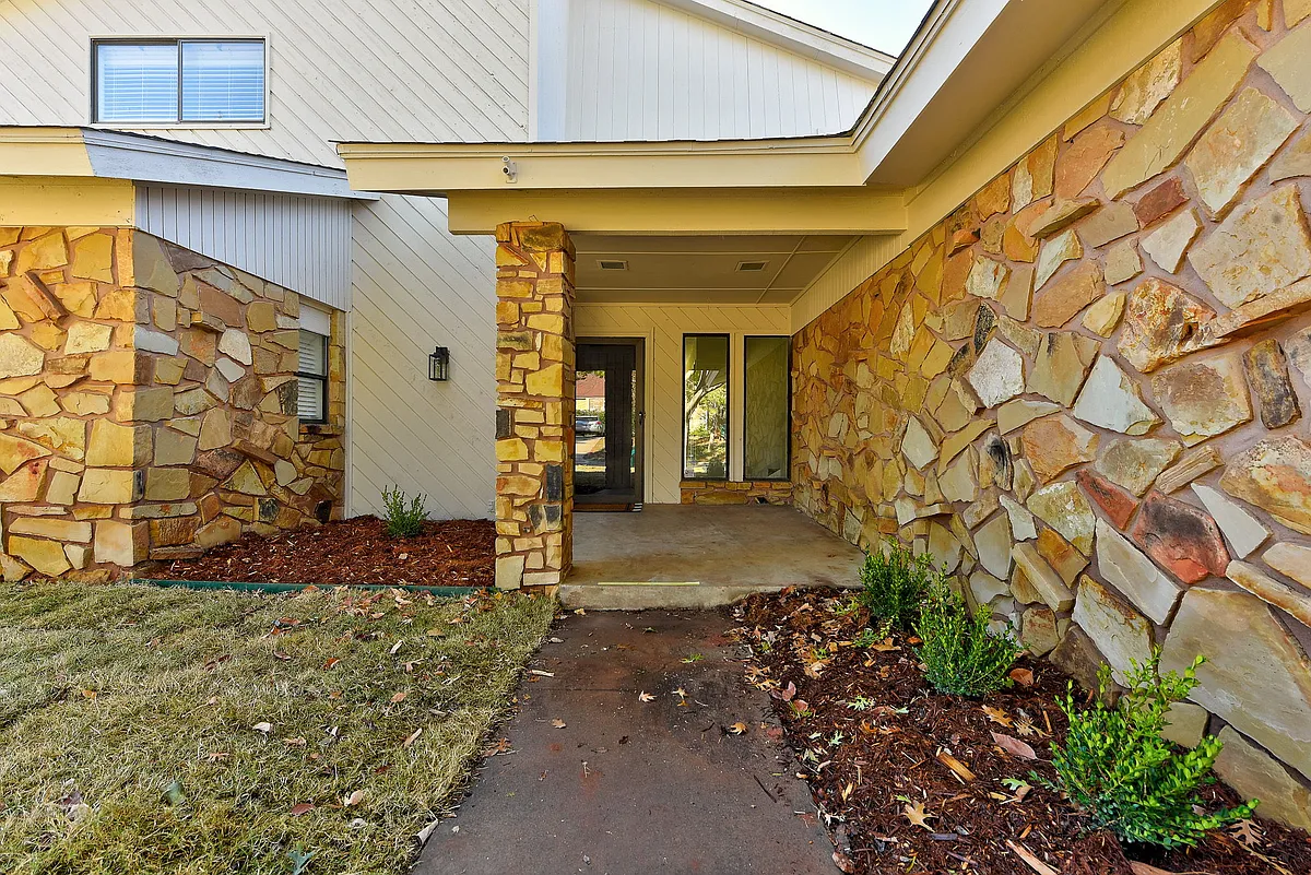 Building Photo - 3208 Castlerock Rd