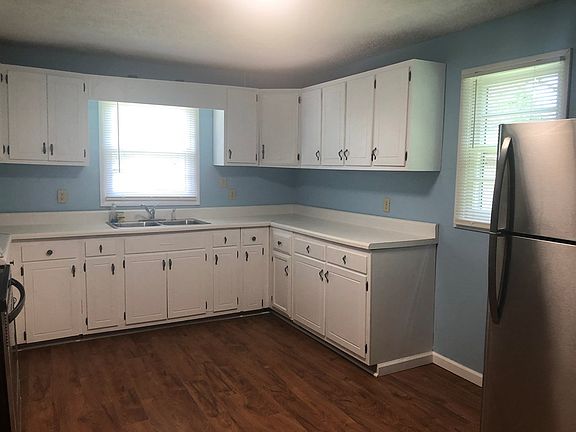 3rd image of 15 Deerfield Ln