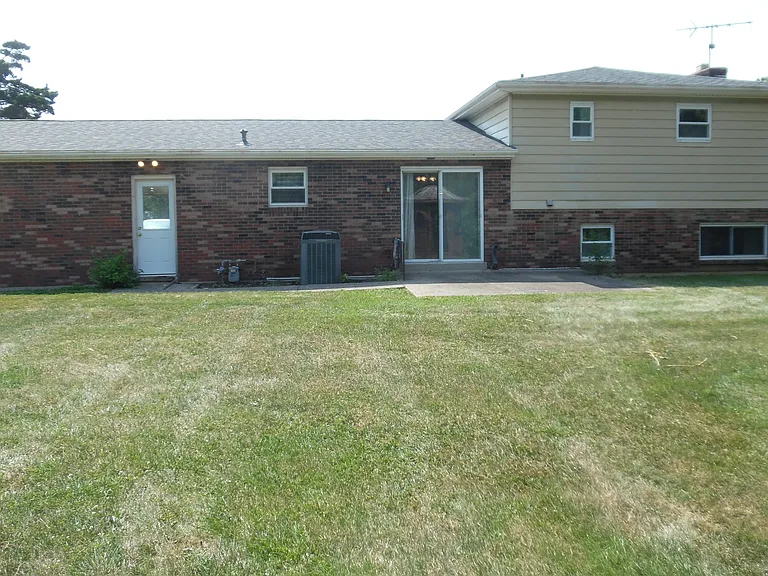 8760 Ashbrook Dr — Photo 29