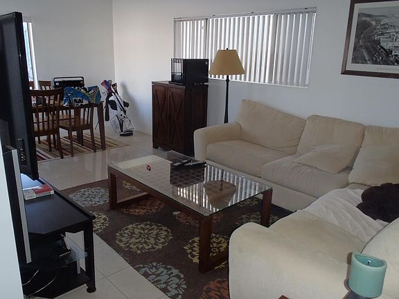 3rd image of 414 1/2 Dahlia Ave