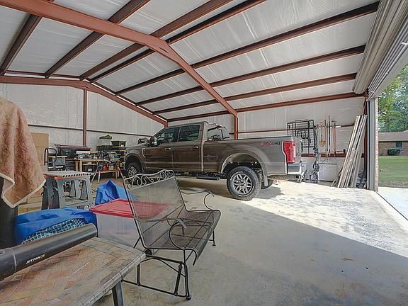 3rd image of 27 Holly Ridge Dr
