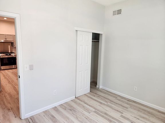 5th image of 215 25th St APT B