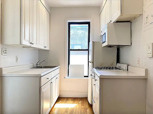 2nd image of 308 E 78th St #42