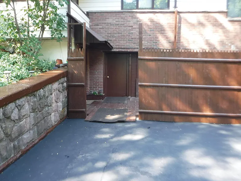 524 Ridge St — Photo 1