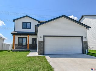 1015 W Panorama Rd, Lincoln, NE 68523