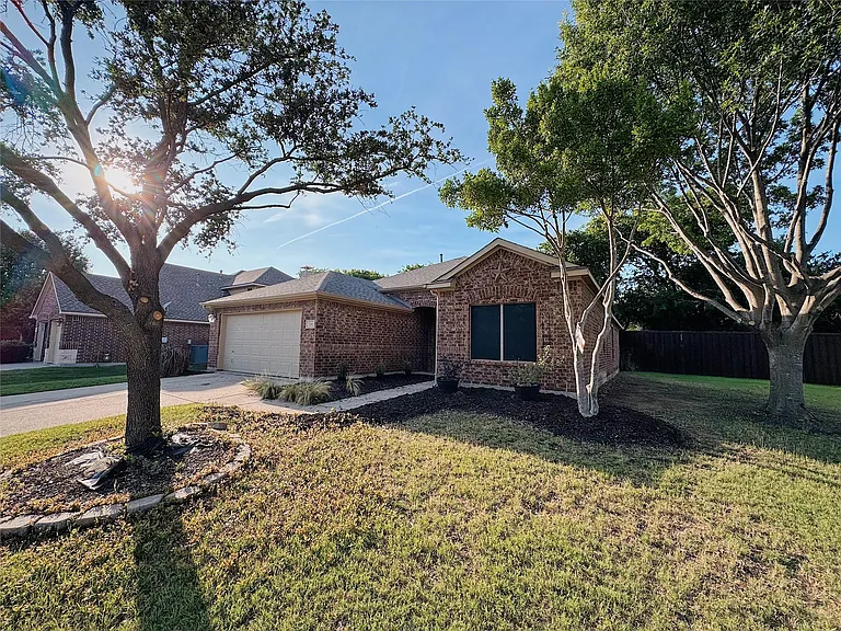 7504 Shasta Dr — Photo 24