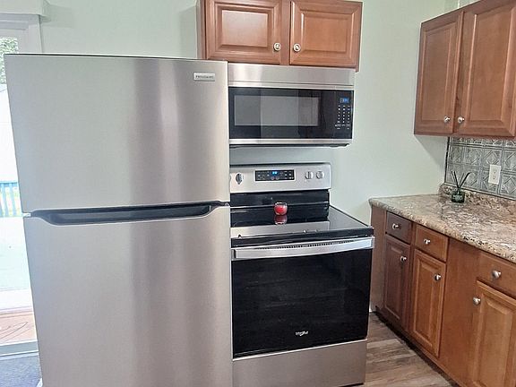 4th image of 1008 Dunbar St.