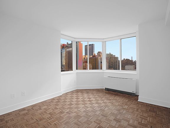 5th image of 420 W 42nd St APT 18B