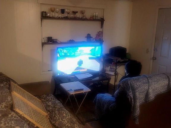 4th image of 8590 Old Military Rd