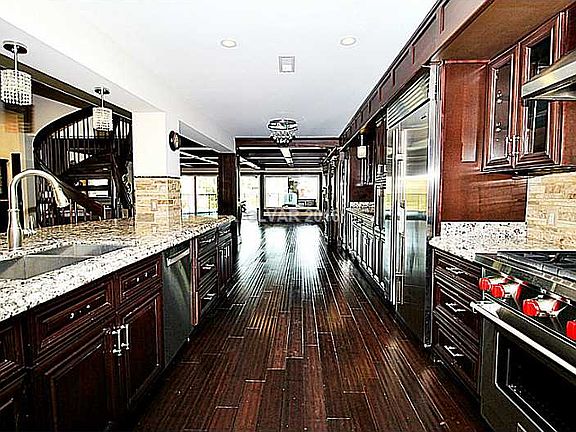 5th image of 770 Vegas Valley Dr