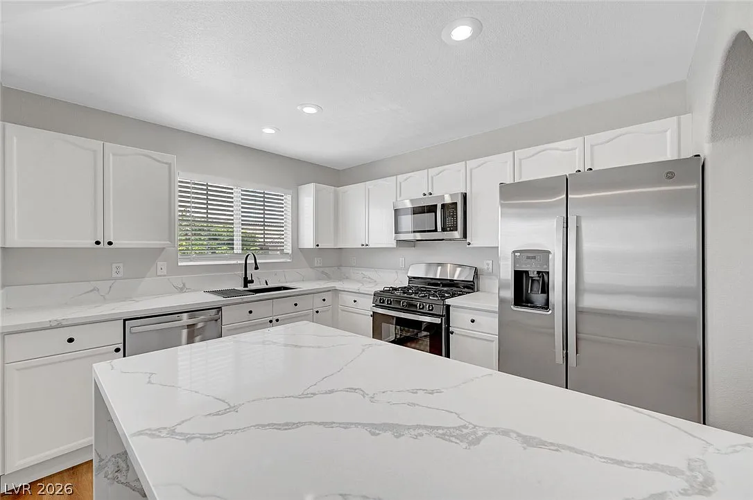 2 bed, 2.0 bath, 1186 sqft, $1,800 — Photo 1