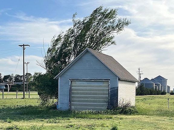 5th image of 605 Kansas Ave