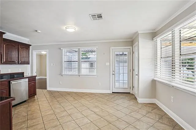 3 bed, 2.0 bath, 1445 sqft, $2,100 — Photo 4