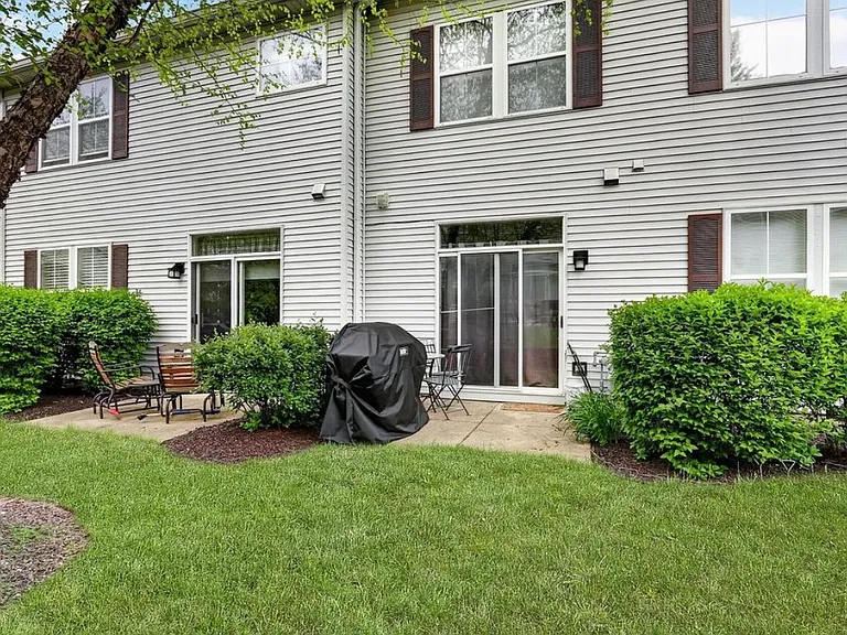2904 Falling Waters Dr — Photo 3