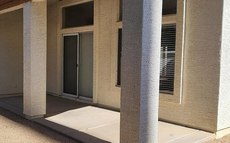 1038 N Columbus Dr — Photo 14