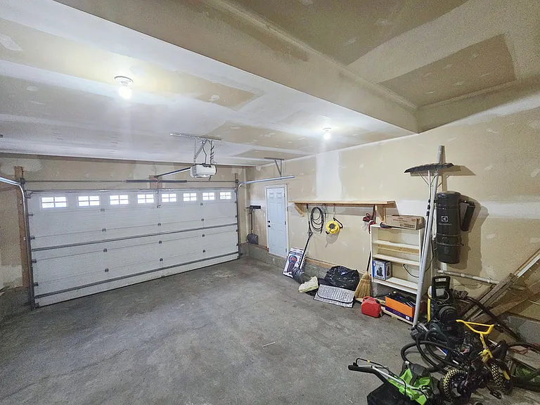 546 Albany Way NW — Photo 28