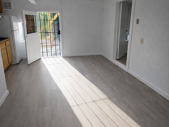 3rd image of 241 Tingley St