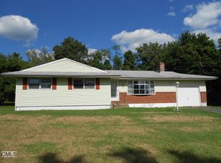 6 Waterbury Ln, Danbury, CT 06811