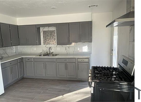 3rd image of 1136 NW 103rd St