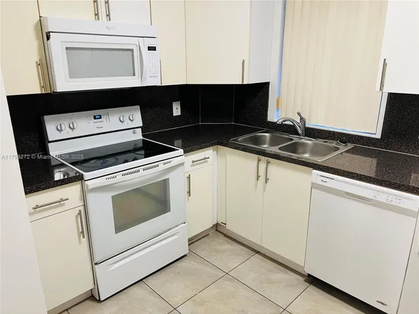 6115 NW 186th St APT 202, Hialeah, FL 33015