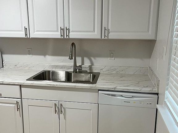 5th image of 1040 Grand Ave #3