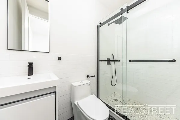 Rented by Real Street Inc | media 8