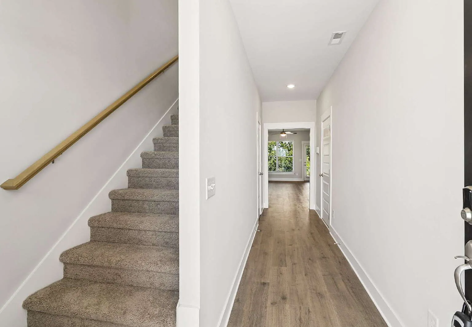 3 bed, 2.5 bath, 1400 sqft, $2,300 — Photo 4