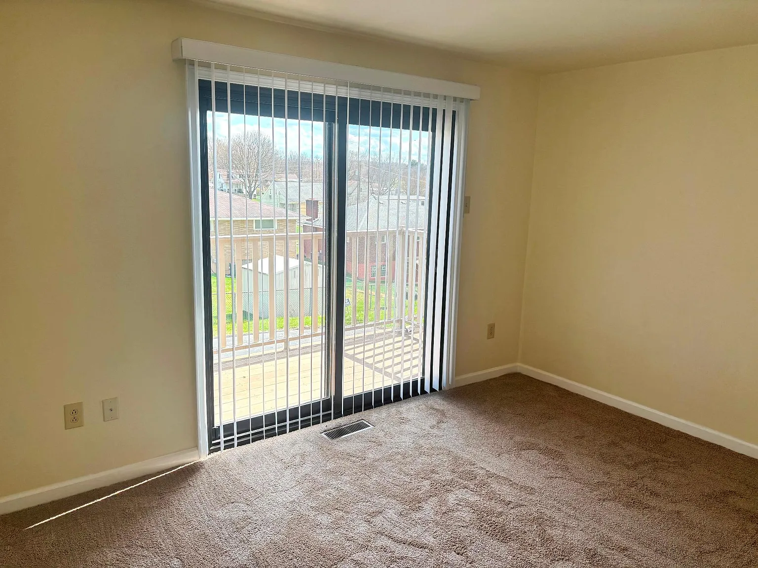 1222 Frank Ave — Photo 4