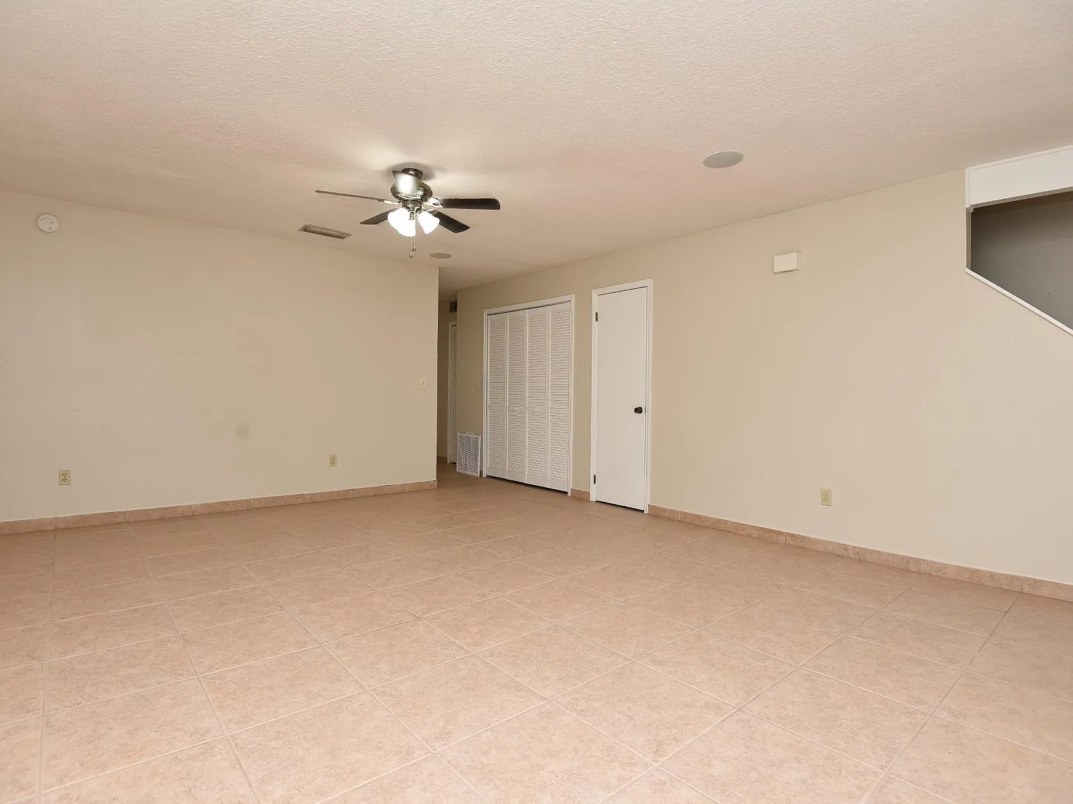 5462 Bracken Ct — Photo 4