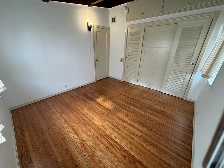 985 Crescent Way — Photo 4