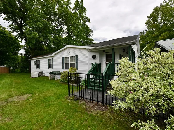 17 Jones Rd, Saratoga Springs, NY 12866