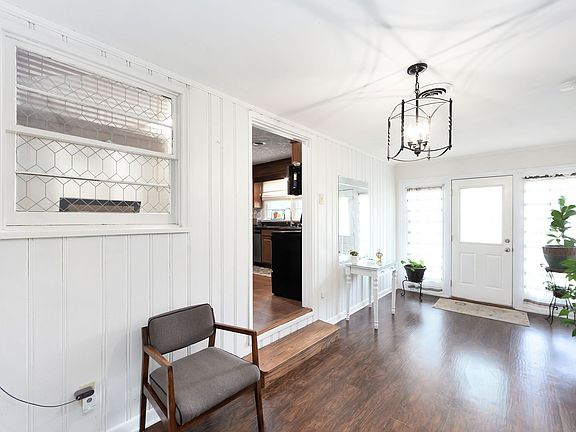 5th image of 110 Laura St