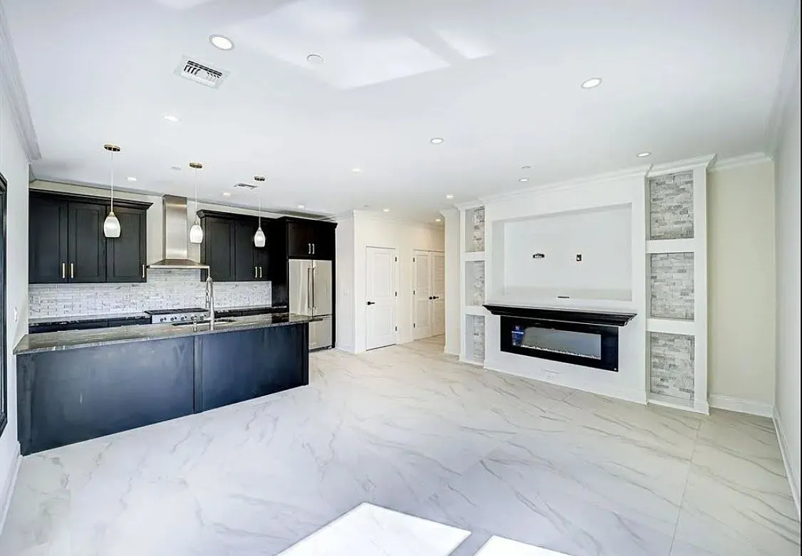 2 bed, 1100 sqft, $3,100 — Photo 1
