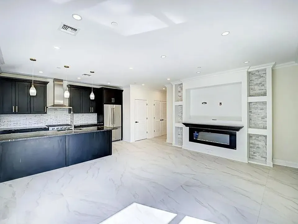 208 Newark Pompton Tpke #201