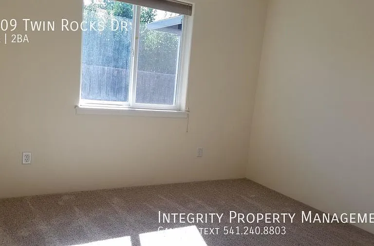 1209 Twin Rocks Dr — Photo 18