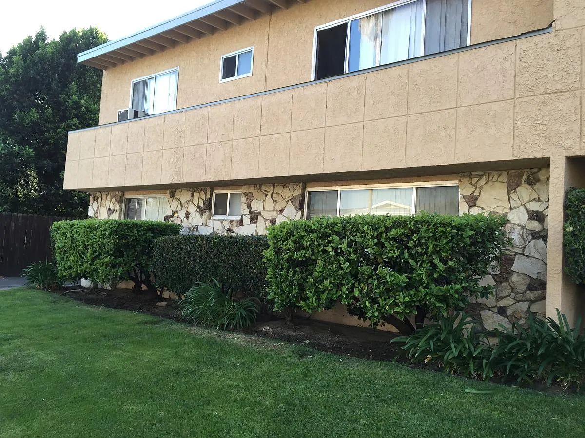 8343 Amigo Ave — Photo 2