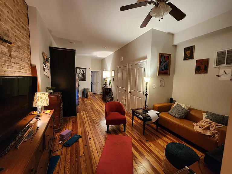 221 E 25th St #1 — Photo 4
