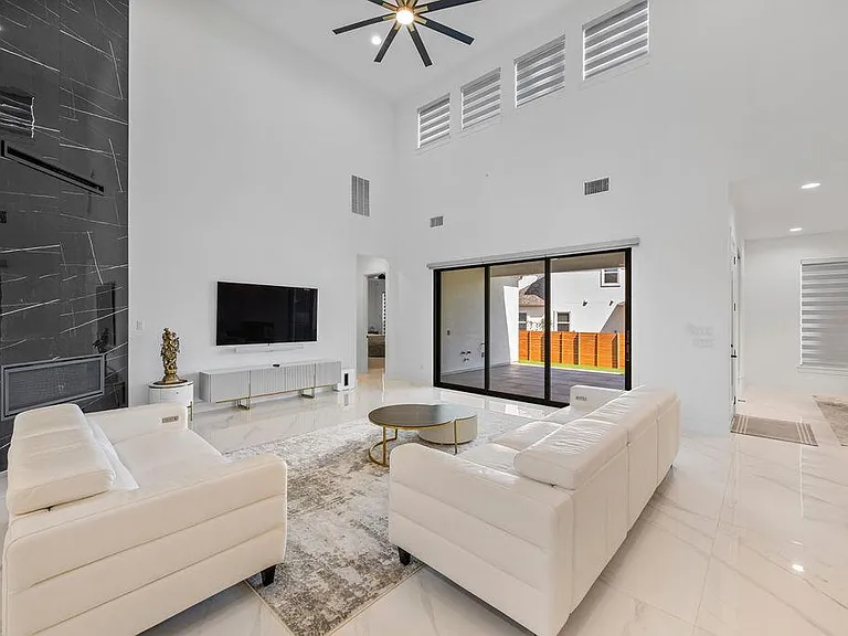 3304 Belted Galloway St — Photo 4