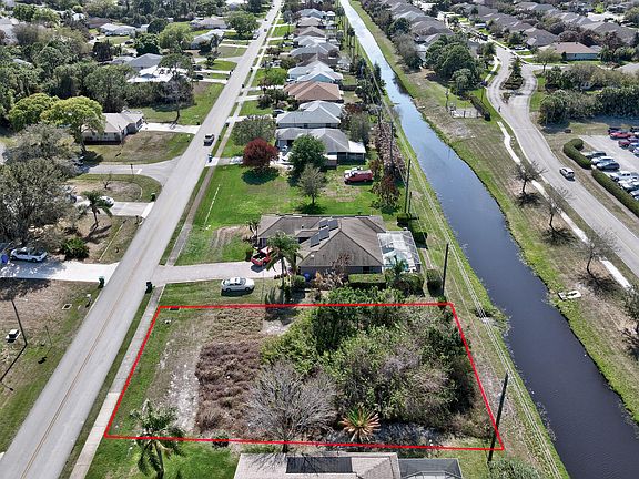 5th image of 306 Main Street