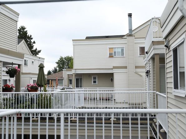 3 bedroom rental in Surrey — photo 4