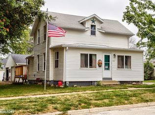 409 3rd St SW, State Center, IA 50247