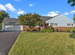 93 Flamehill Rd, Levittown, PA 19056