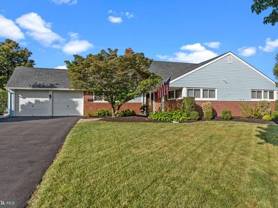 93 Flamehill Rd, Levittown, PA, 19056