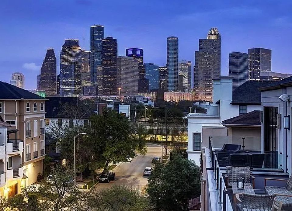 View of Bell Street at twilight