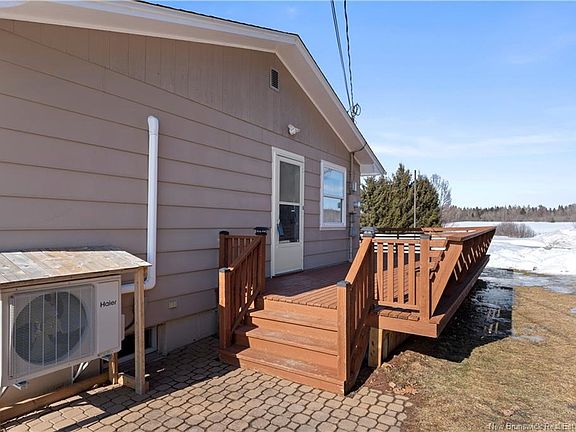 5th image of 1009 Principale Rd