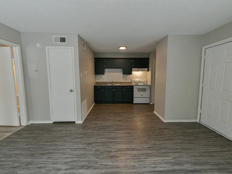 Bird's Nest Apartments — Photo 15