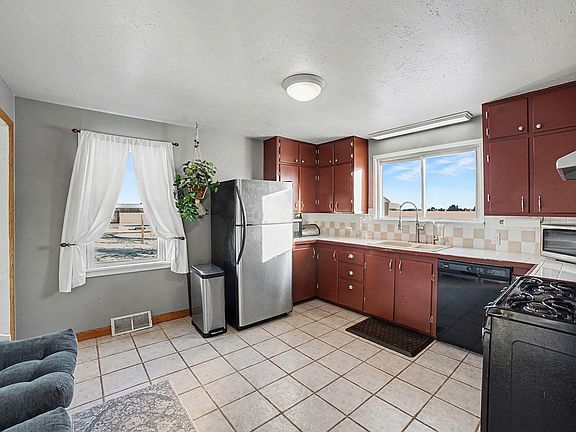 3rd image of 1523 Clark Rd